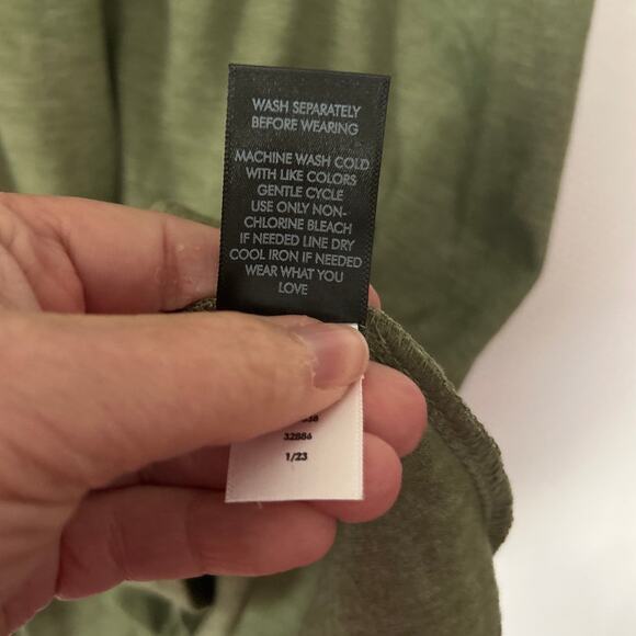 Torrid Women’s Plus Classic Fit Olive Green V-Neck Sleeveless Tank Top Size 3X - Picture 7 of 10